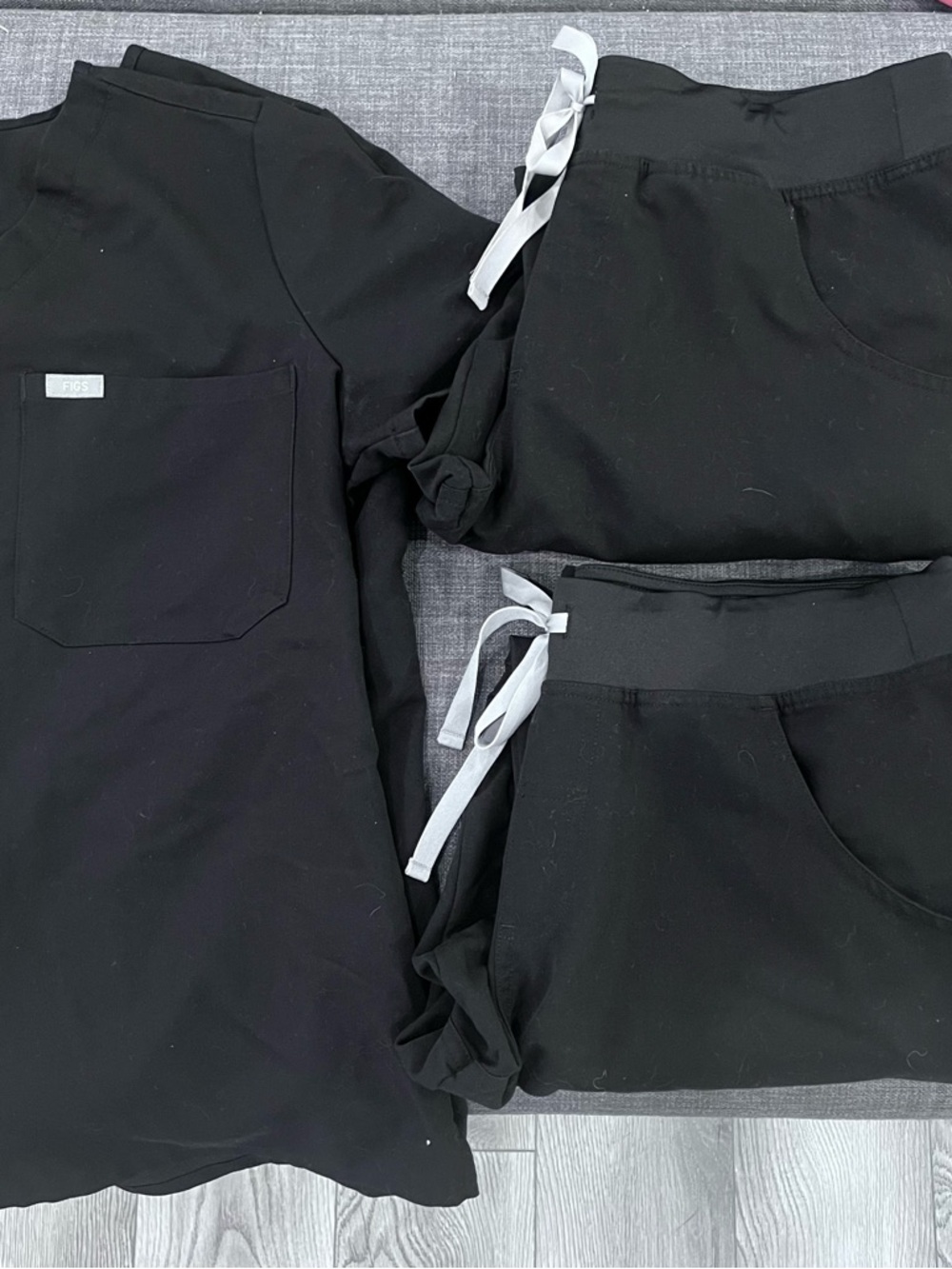 Figs Black Scrub Top Two Straight Leg Pants